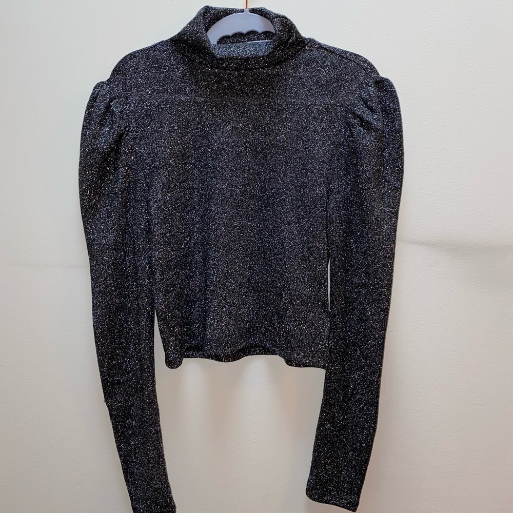 SILVER REFLECTIVE FAUX TURTLE NECK WITH PUFFED SLEEVES